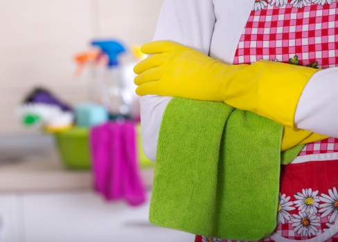 Experienced cleaners in SW2 handling detailed property cleaning